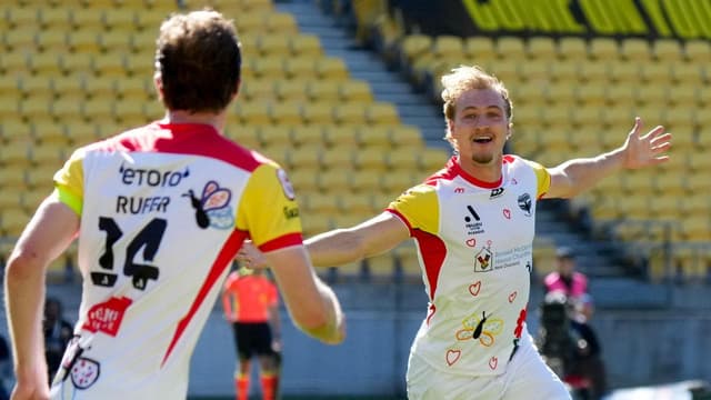 Phoenix keep season alive with Distance Derby ALM win
