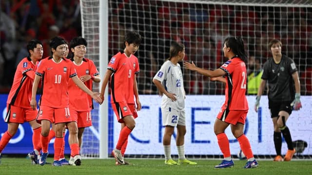 Koreans cruise into Asian Cup semis with Uzbek crushing
