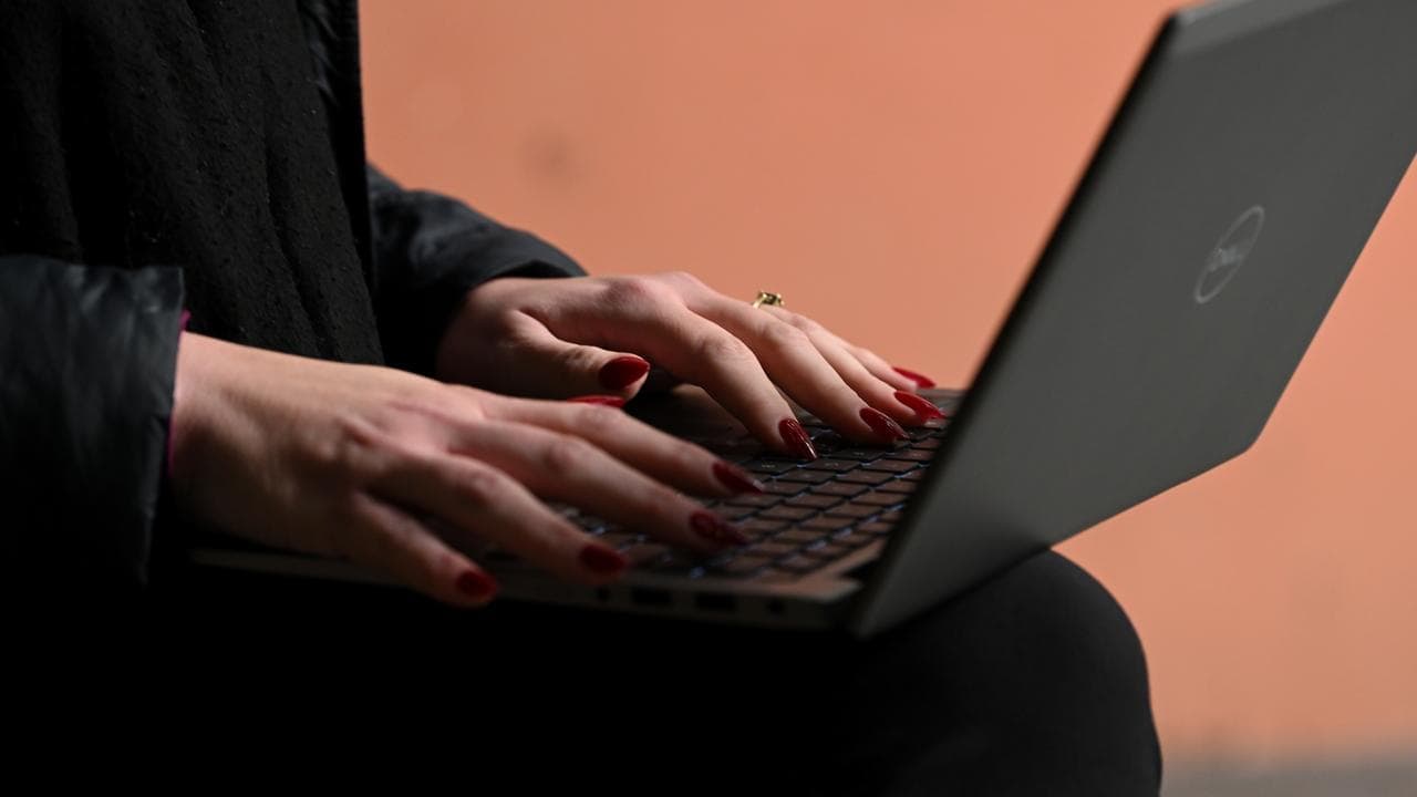 Parents and carers swarm on sex offender register site