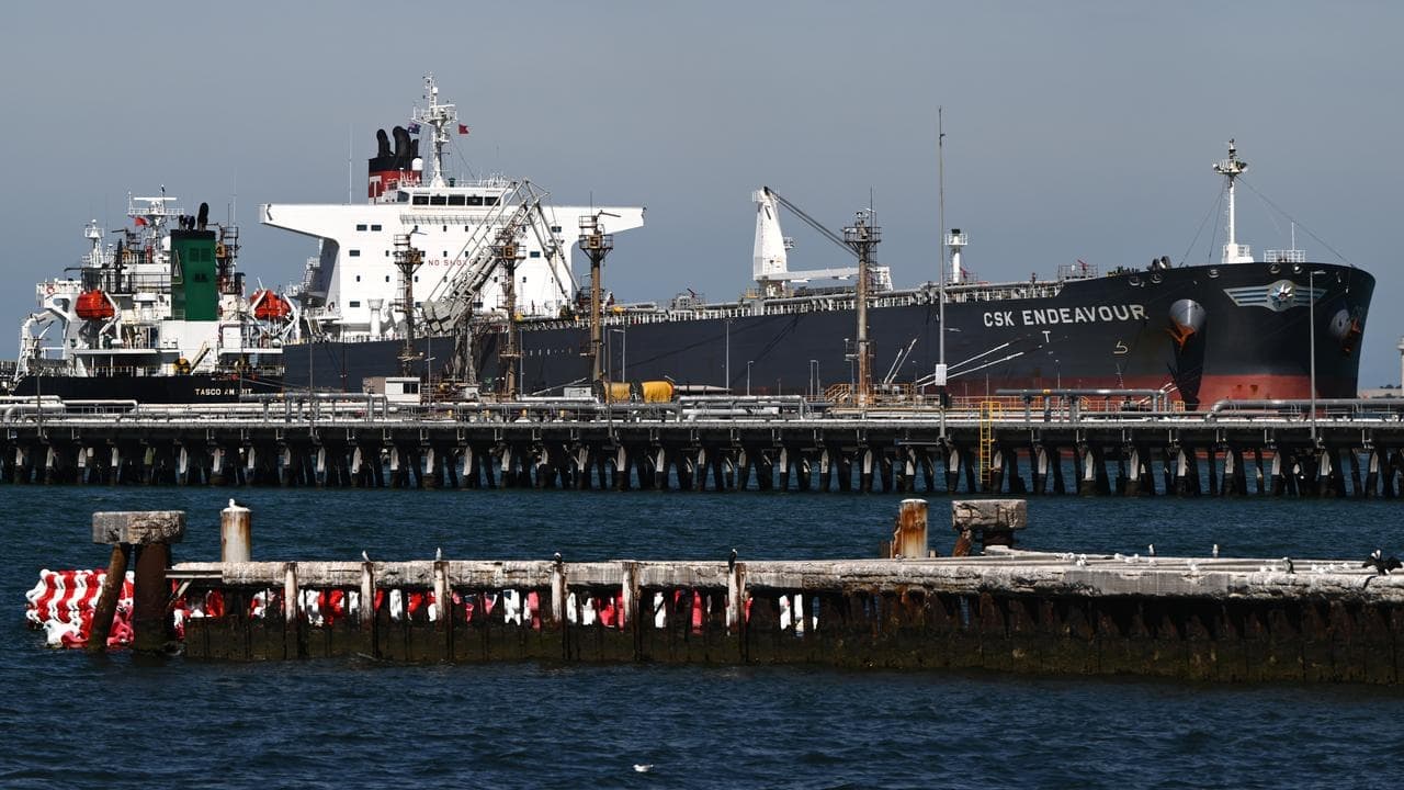 Sending Australian navy to Middle East not a priority