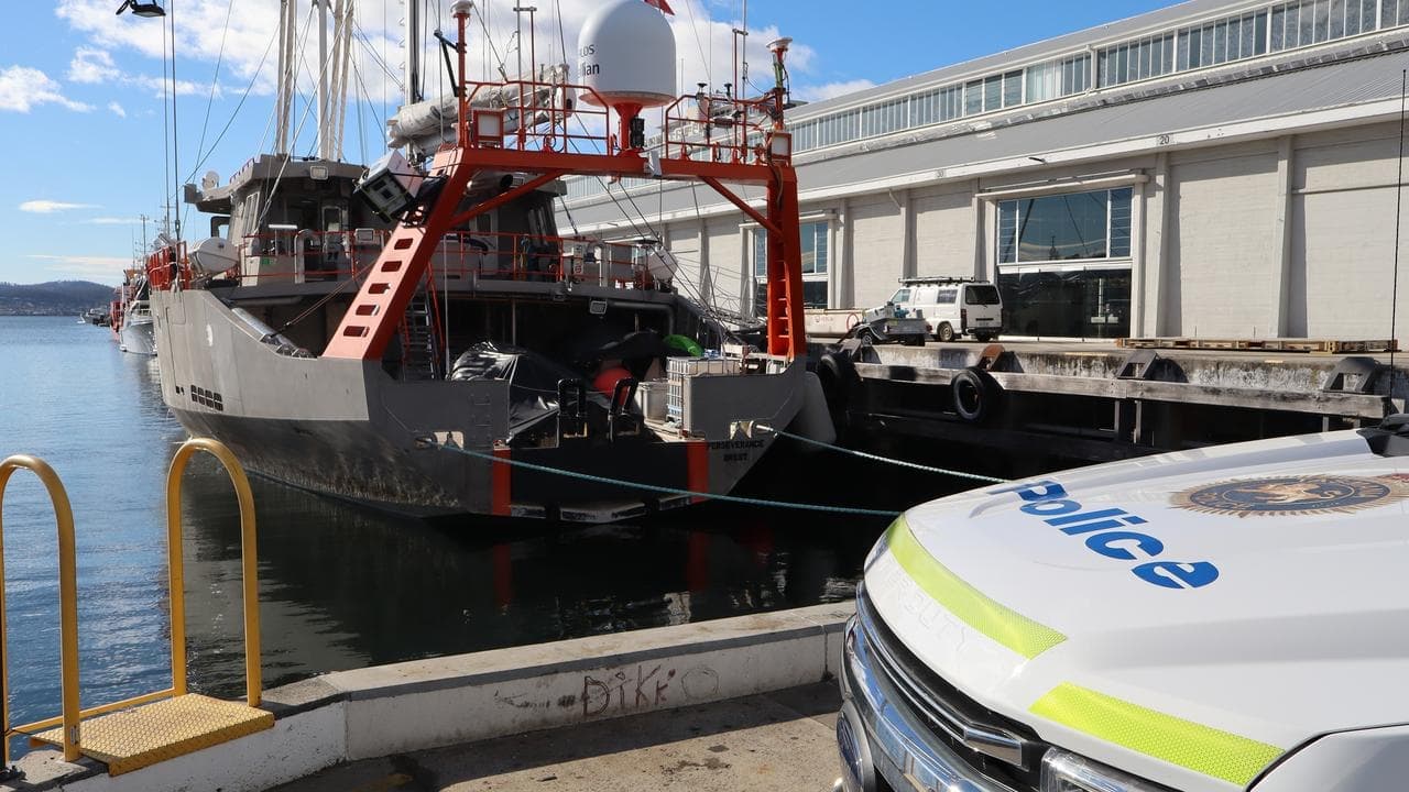 French Antarctic expeditioner dies after ship jump