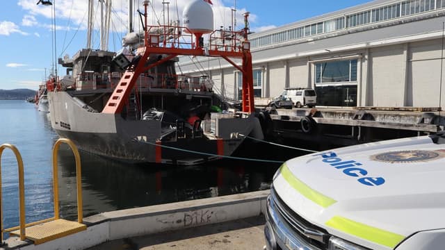 French Antarctic expeditioner dies after ship jump