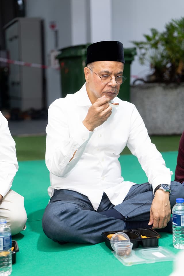 Summit Power International and AACT Jointly Host Iftar for About 440 Migrant Workers in Singapore, Including Bangladeshis