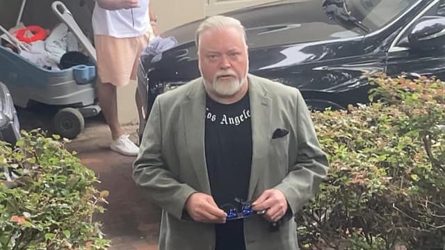 Radio silence for Sandilands as contract deadline looms