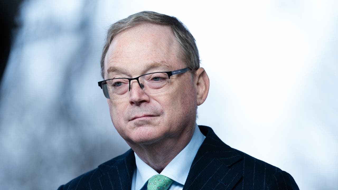 Tankers 'starting to dribble through' strait, US says