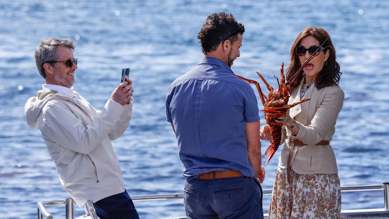 'Welcome home Mary': hometown love fit for queen