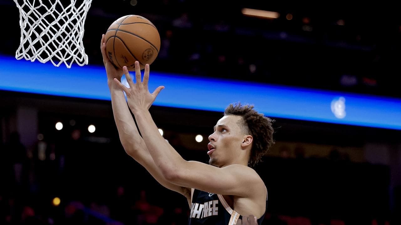 Daniels fires as Hawks soar to 11th-straight NBA win