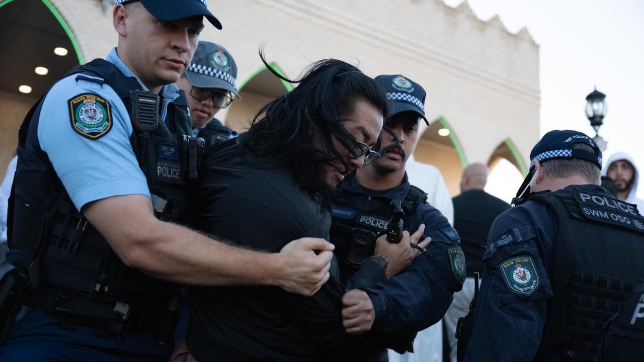 Prayers, protesters at end-of-Ramadan celebrations