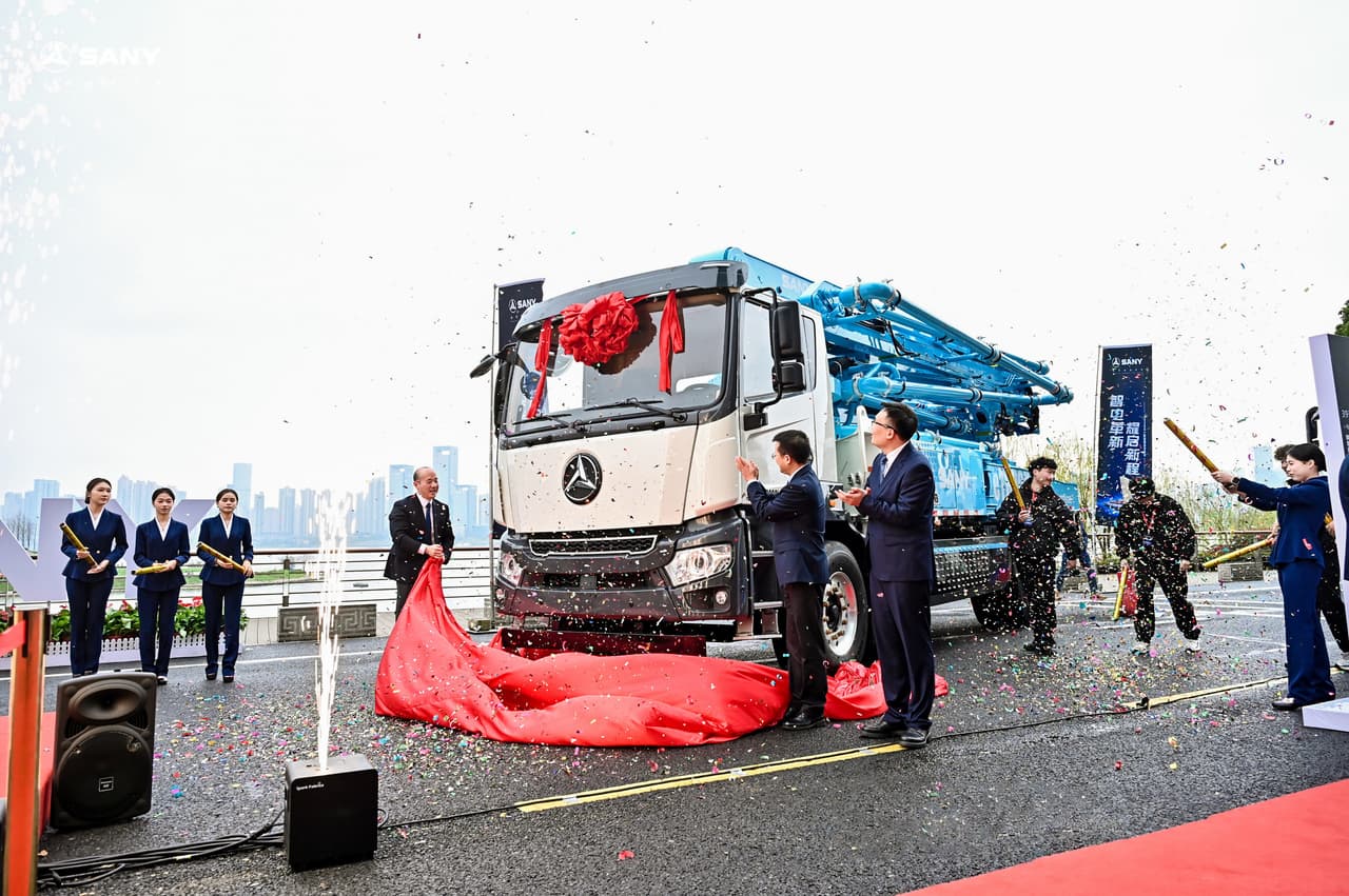 SANY Debuts World's First Intelligent Hybrid Pump Truck