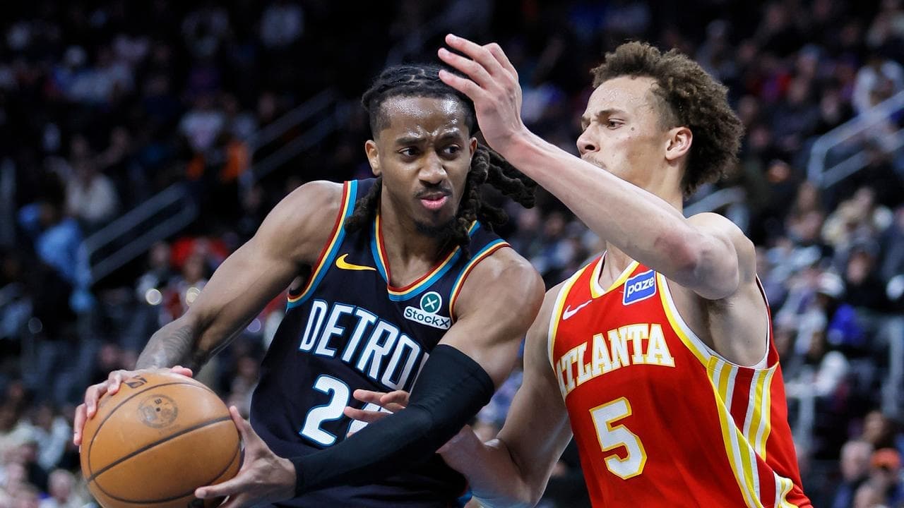 Daniels hits new mark as red-hot Hawks pip No.1 Pistons