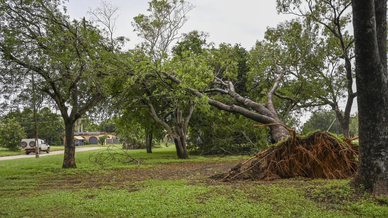 Roofs fly, homes shake as `terrifying' cyclone hits