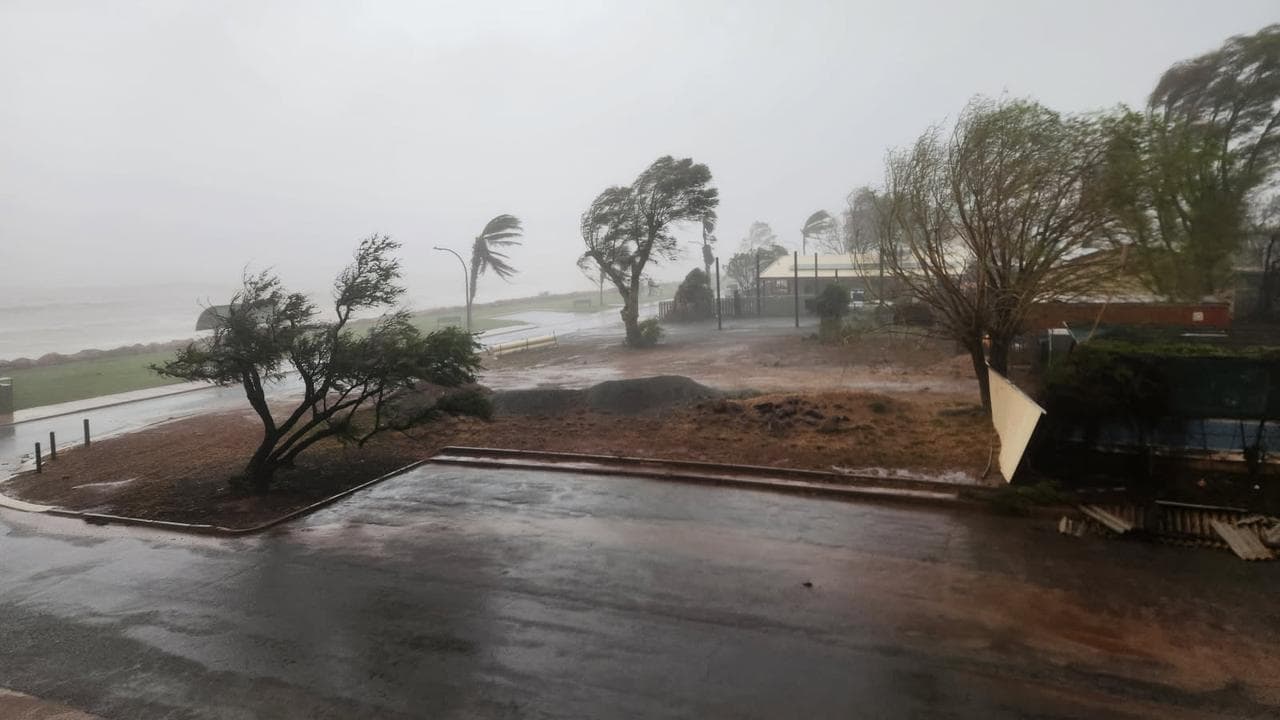 'Screaming winds': severe cyclone pummels holiday town