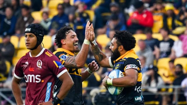 Hurricanes blow away Reds to snap four-game Super run