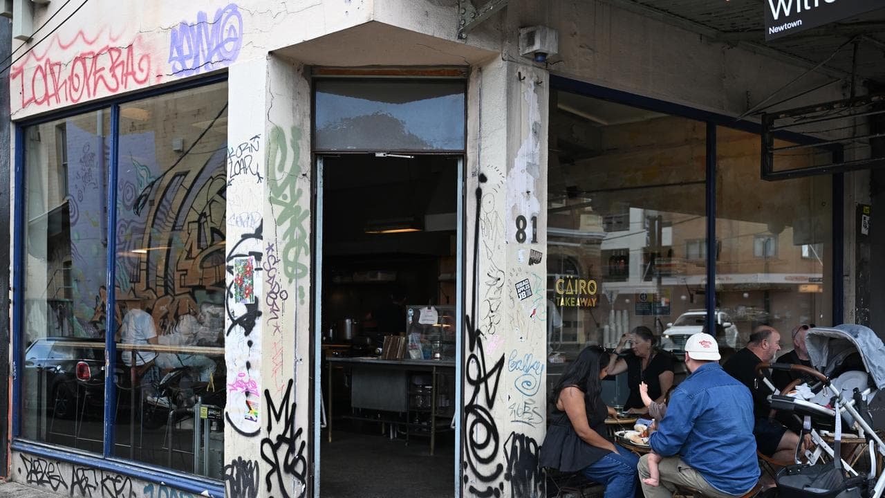 Newspaper apologises as takeaway-shop stunt resolved