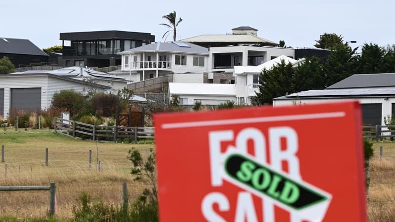 Major capital home prices slip in two-speed market