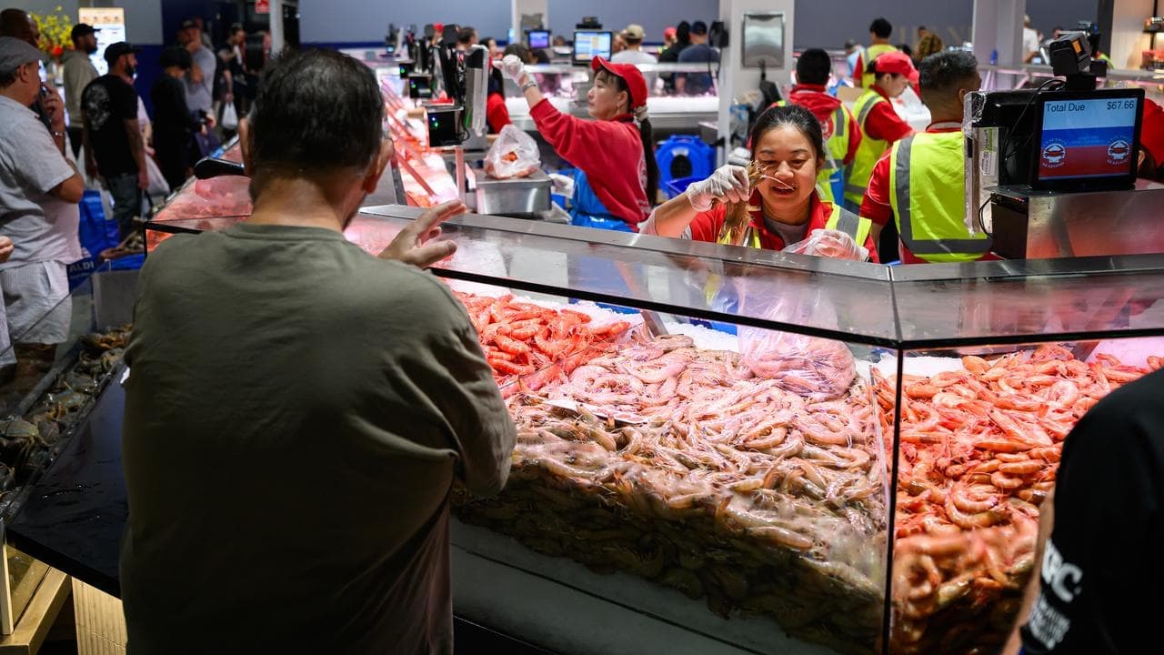 Fish fanatics feast after traditional market rush