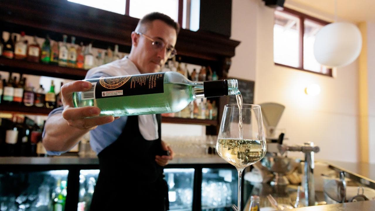 Booze bans worry Queensland hoteliers ahead of Olympics