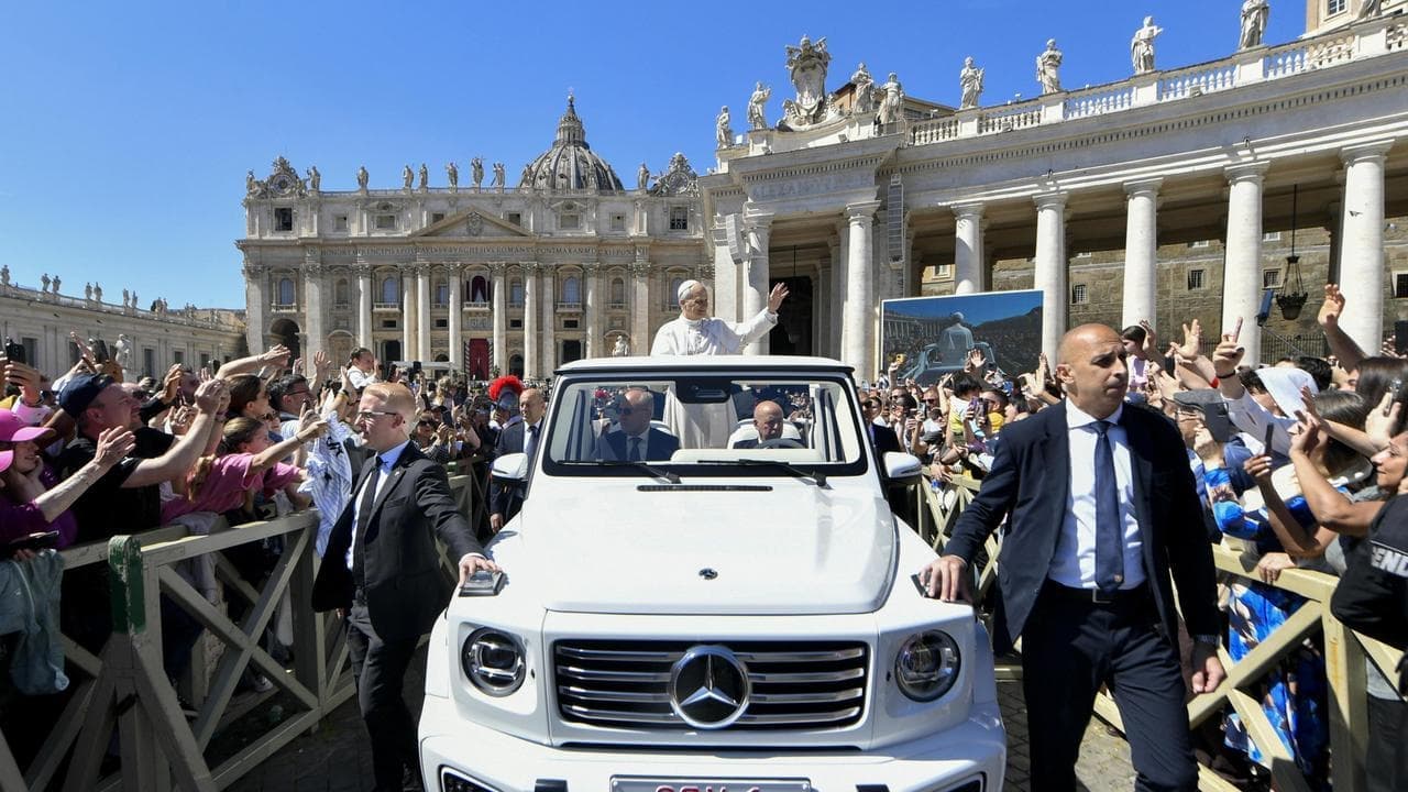 Pope Leo urges peace in first Easter mass