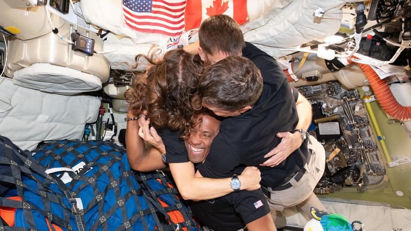 Astronauts to end moon mission in 'fireball' re-entry