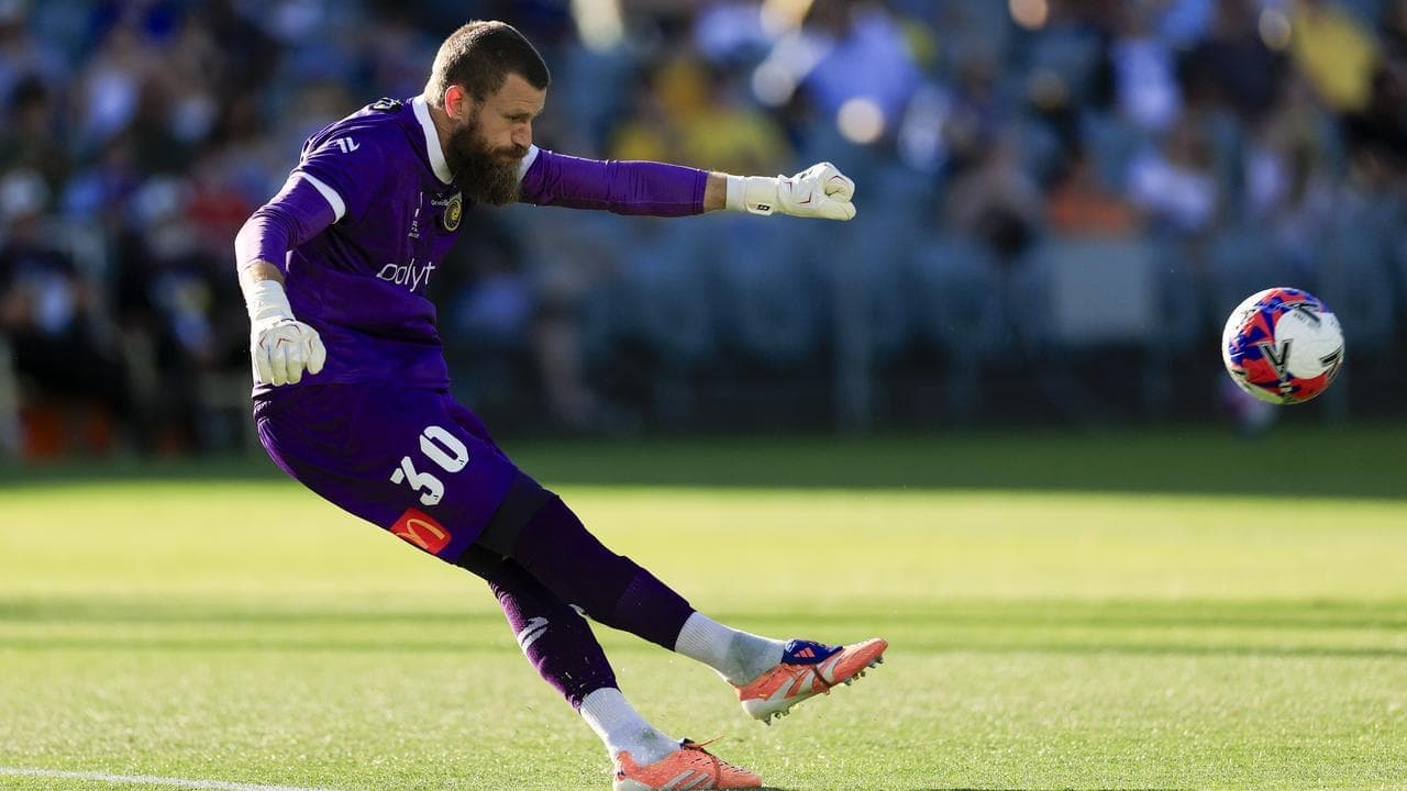 Redmayne ignores retirement call to reach milestone