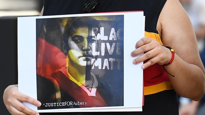 'Drop the knife': conflicting accounts of cop shooting