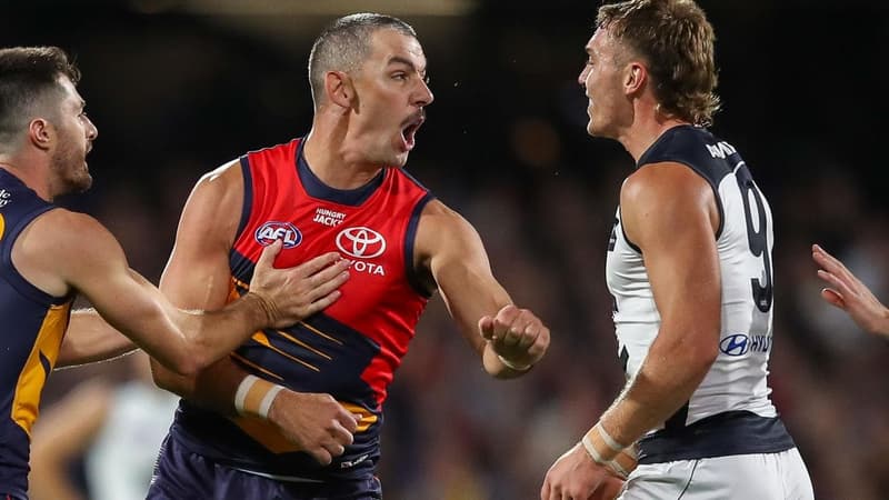 Star's break costs Blues in Gather Round opener