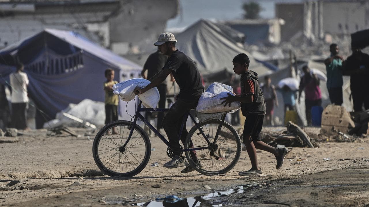 Israeli fire kills school girl in Gaza, medics say