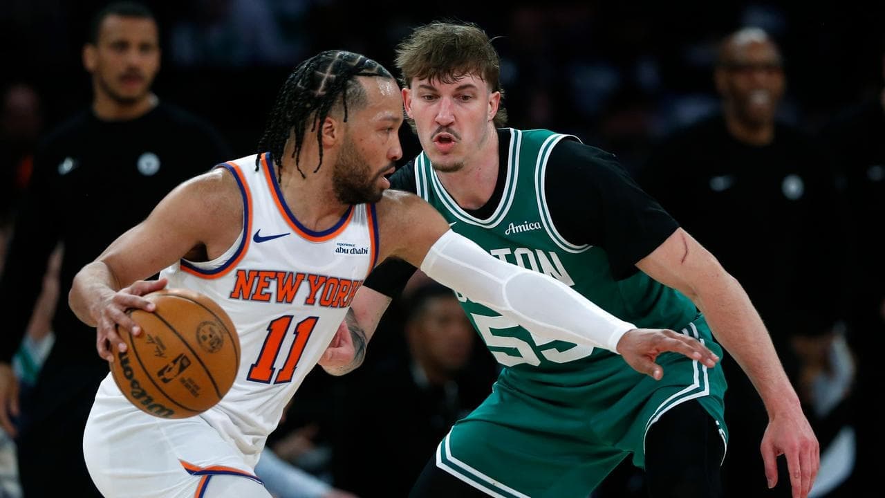 Knicks keep heat on Celtics, Raptors level with Hawks