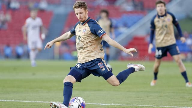 Jets zoom in to snatch point with injury-time equaliser