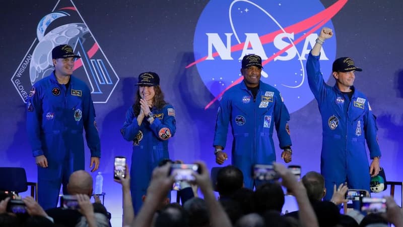 Rousing welcome back from moon for NASA astronauts