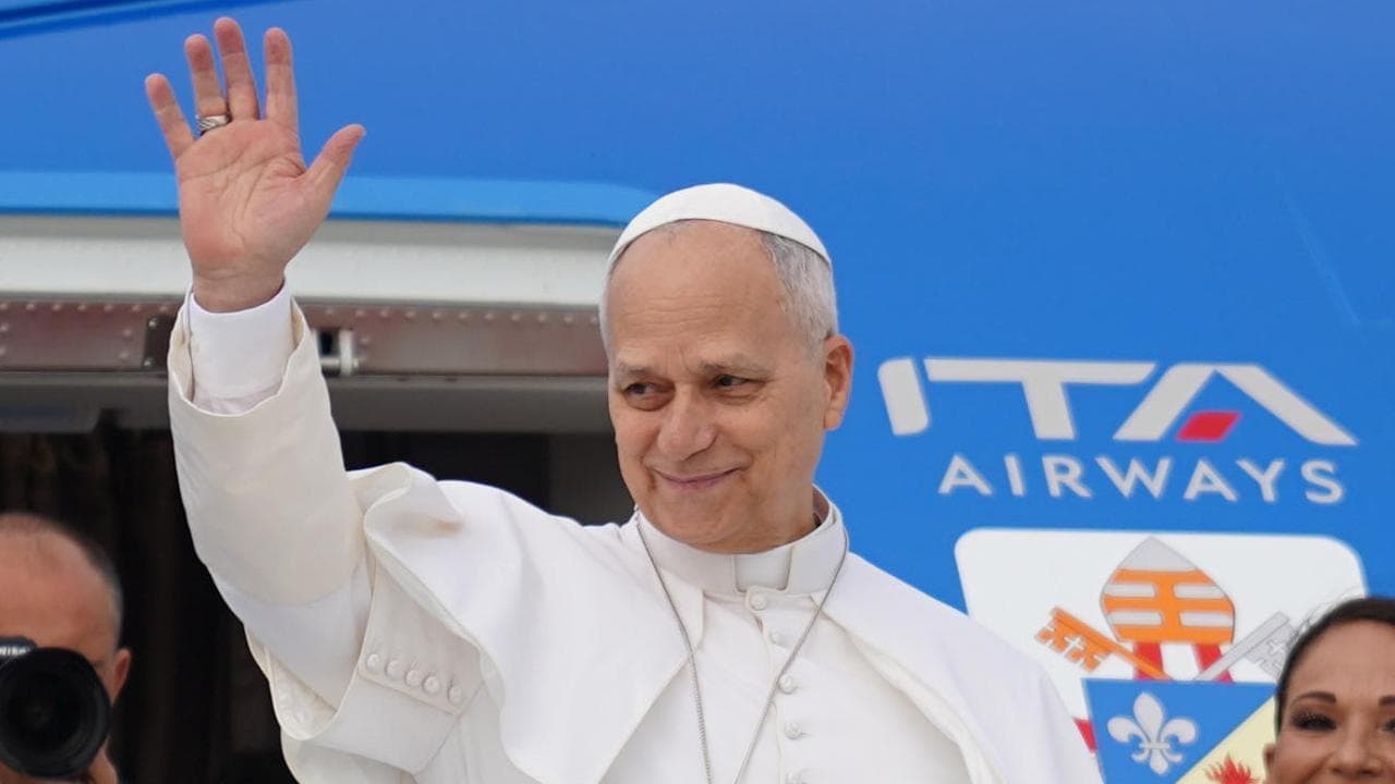 Pope Leo pushes back at Trump in feud over Iran war