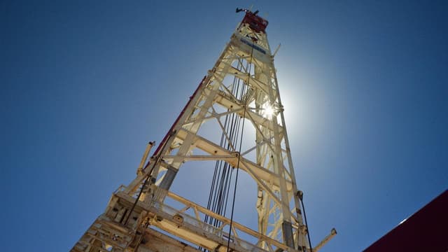 Inquiry launched as governments spar over oil project