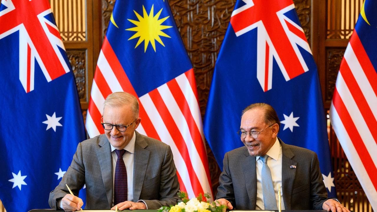 PM commits to open fuel trade with Malaysia's leader