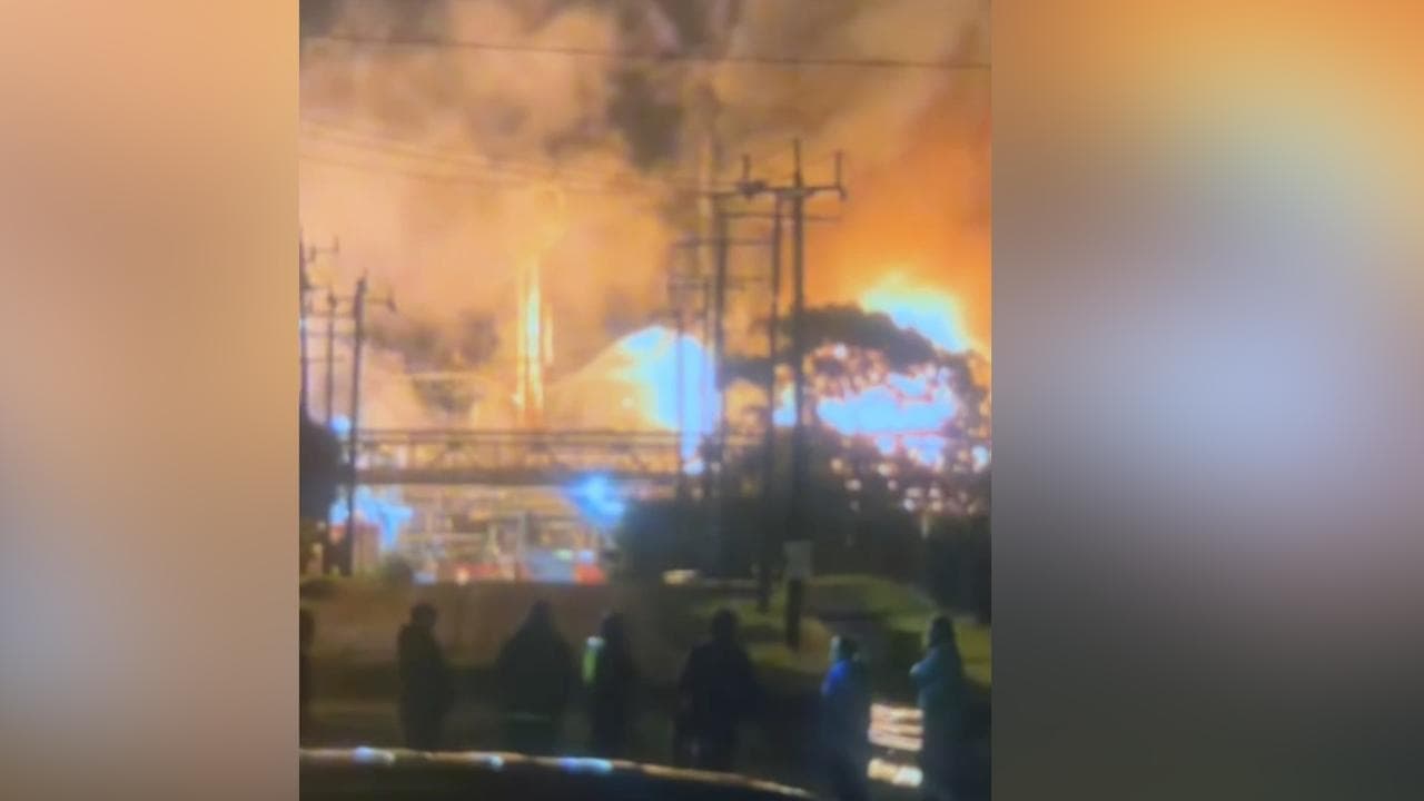 'Ferocious' fire hits fuel production at oil refinery