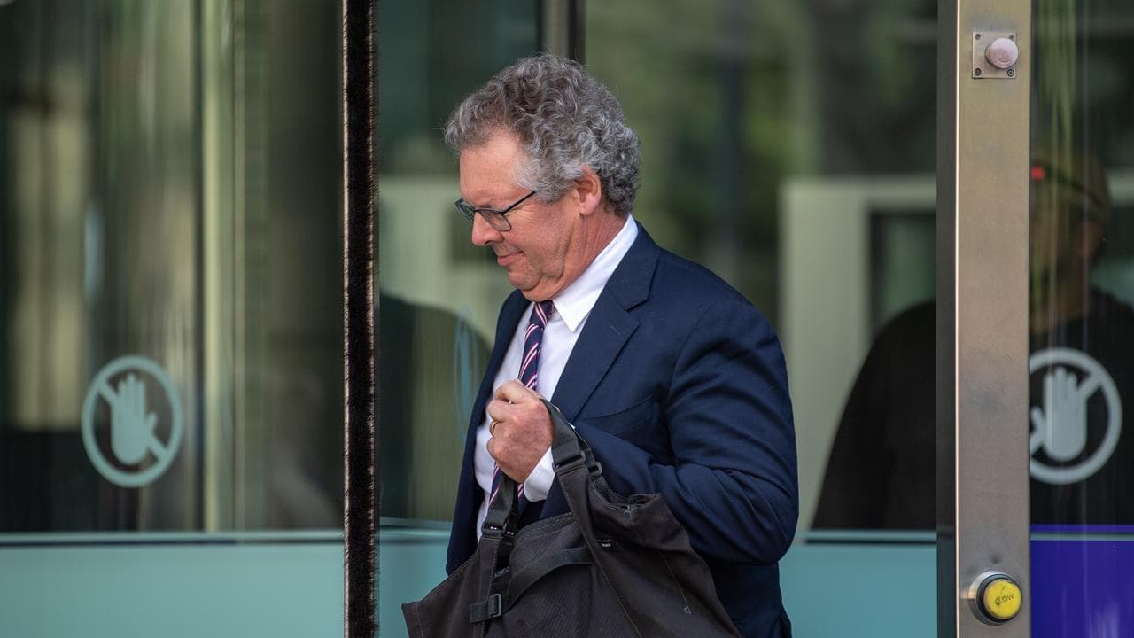 Ex-top silk 'shunned' over attempted class action fraud