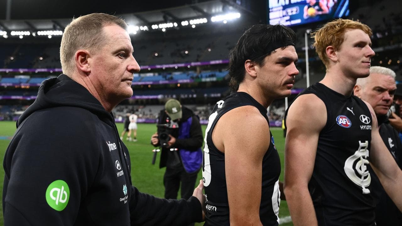 Carlton supporting Hollands after mental health episode