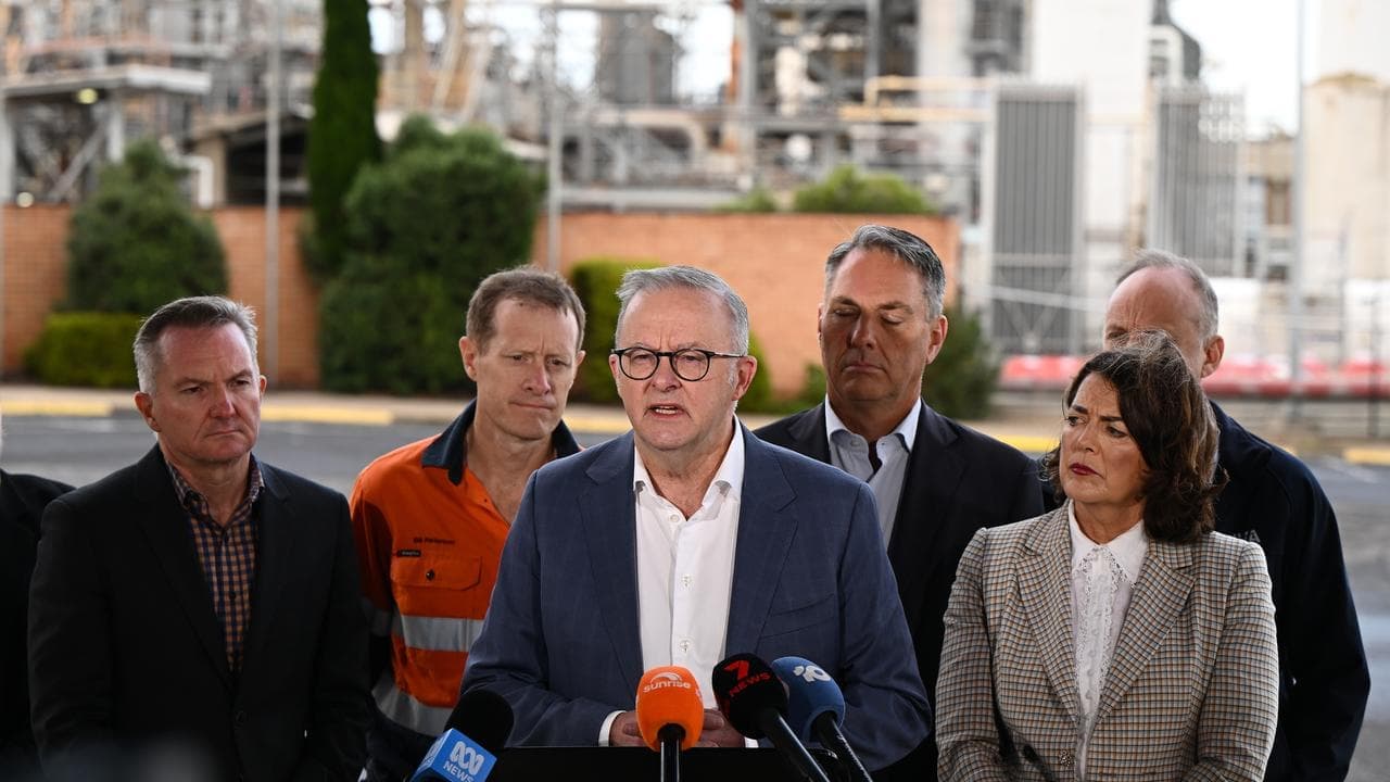 No extra fuel security measures after refinery inferno