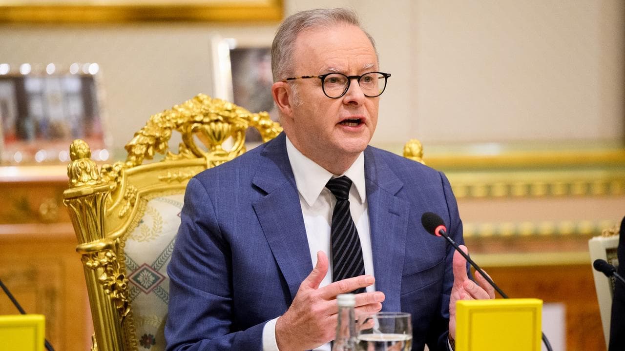 Australia, world leaders warily welcome strait opening