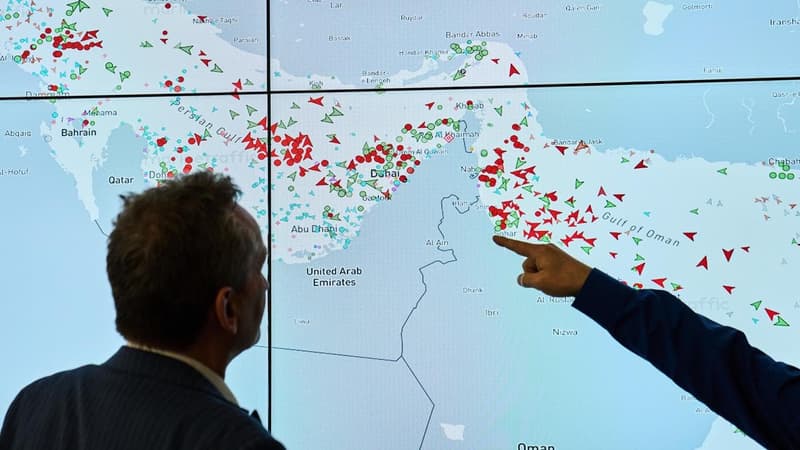 Reopening of strait "very fragile", PM says