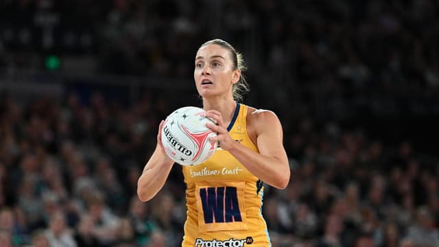 Lightning survive Giants scare to spoil 10th birthday
