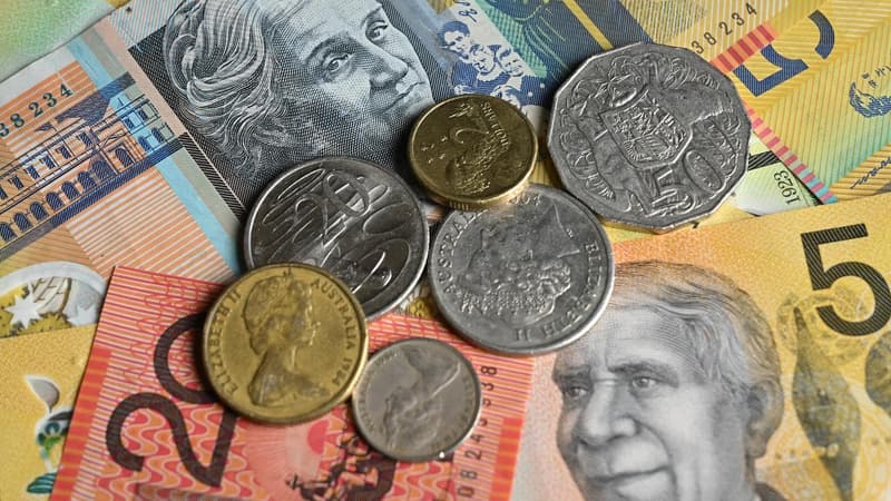 Australians love their cash and will carry or hoard it