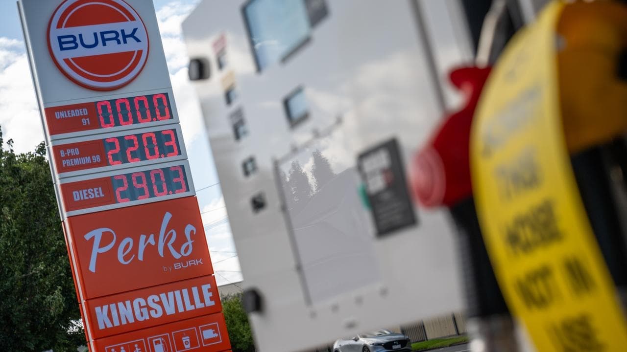 Leaders to reconvene for fuel talks after refinery fire