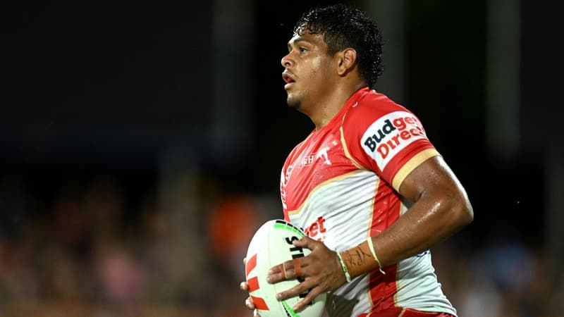 Dolphins extend former Broncos star until 2027