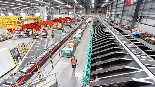 Parcel express: retailers to compete with global giants