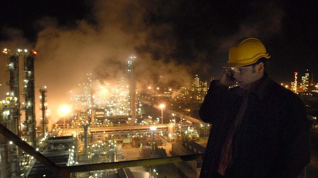 Russian oil pipeline reopening unblocks EU loan