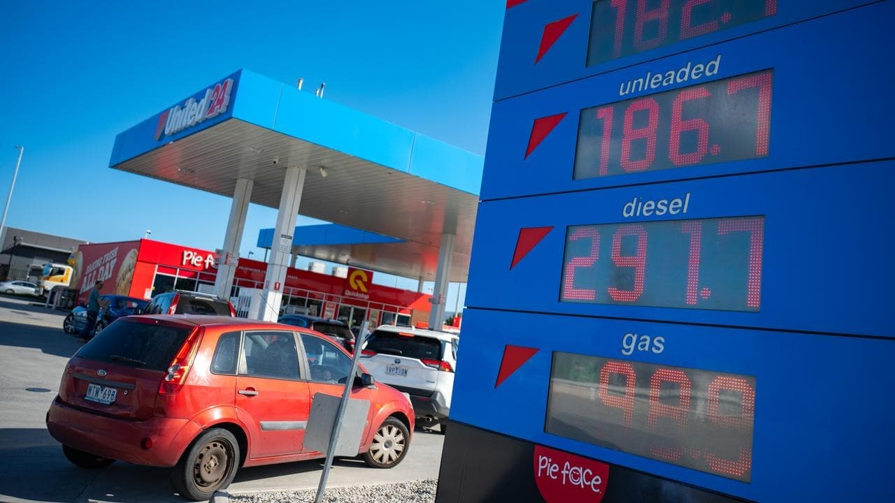 ASX dips, oil rises as conflict realities weigh heavily