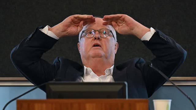 Investigator erupts in heated exchange at union inquiry