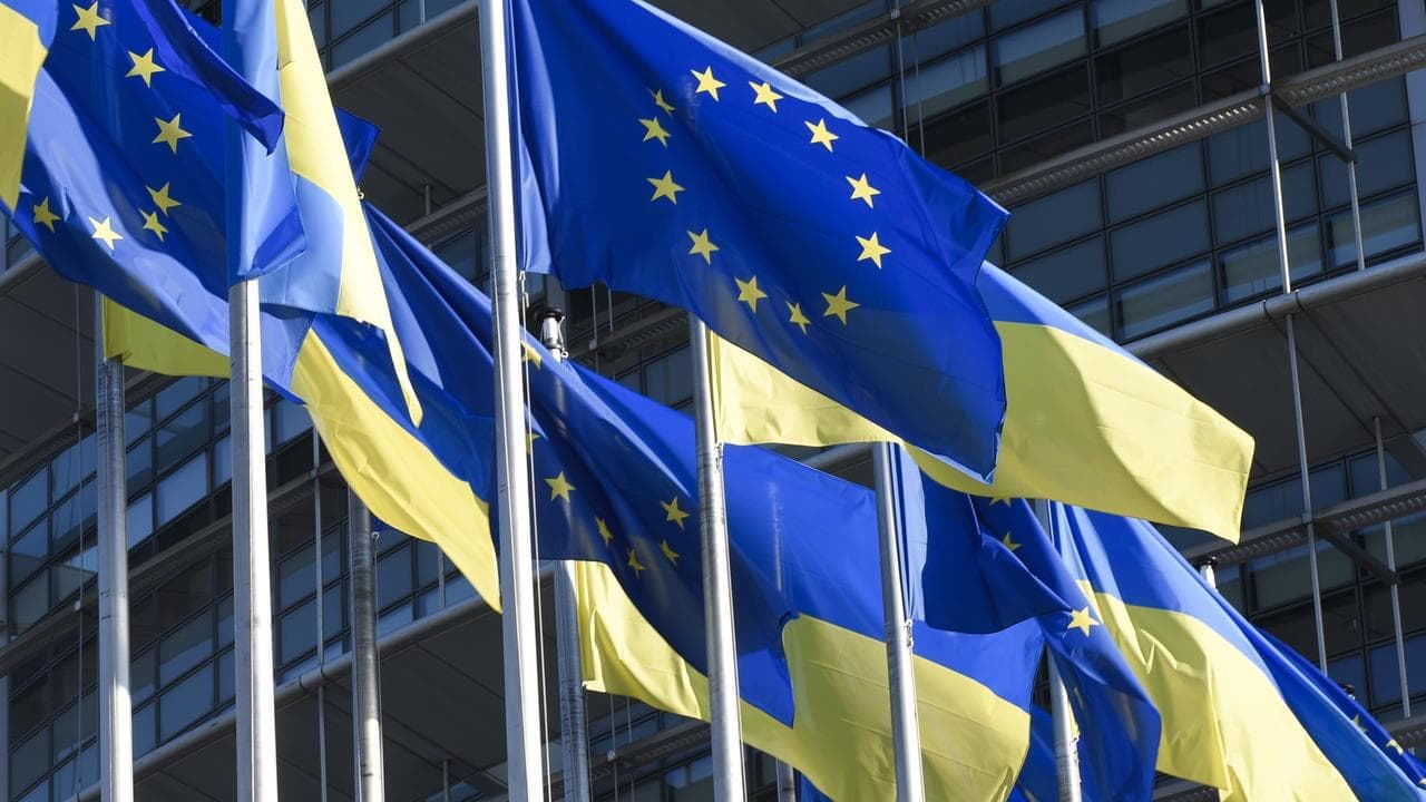 EU approves a massive loan package to help Ukraine