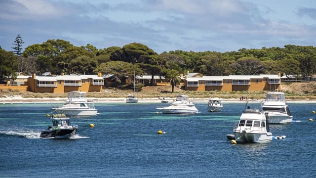 More Aboriginal burial sites found at holiday hot spot