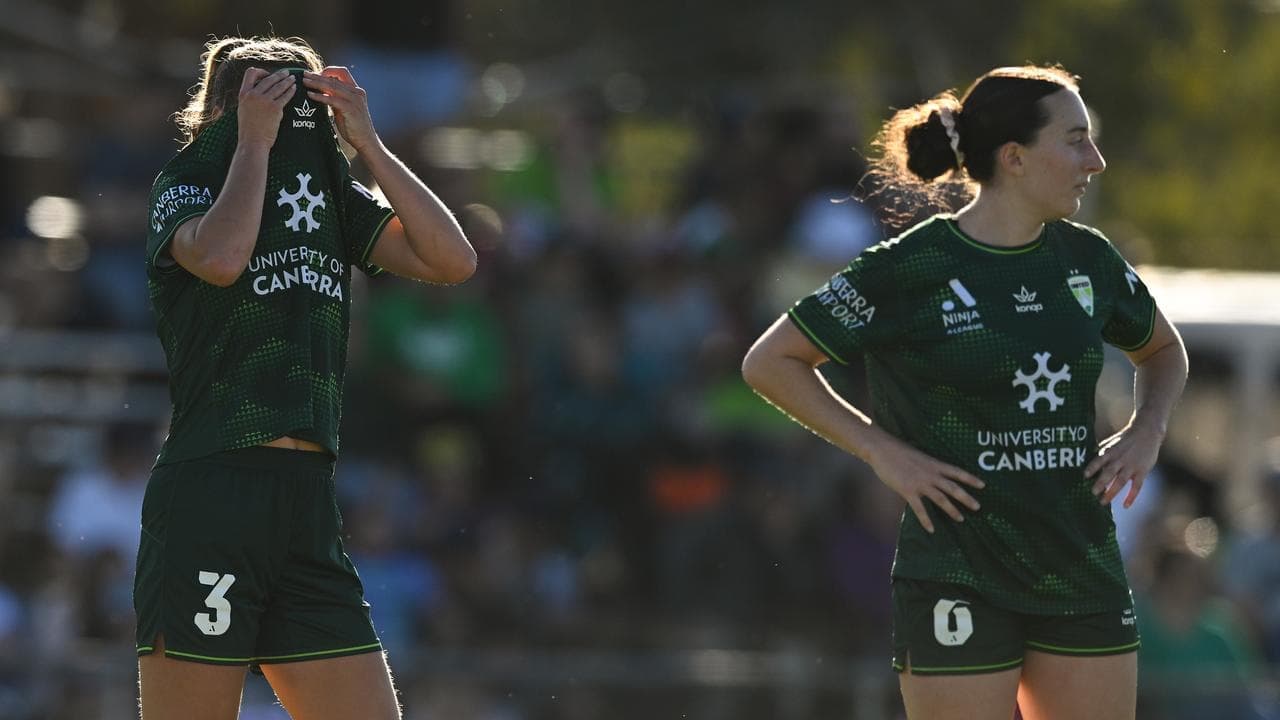 O'Grady brace sends Victory through, Canberra packing
